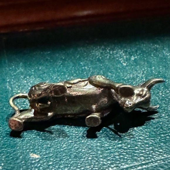 Solid Brass Bull Vintage-style Sculpture Desk Decor - Picture 5 of 8